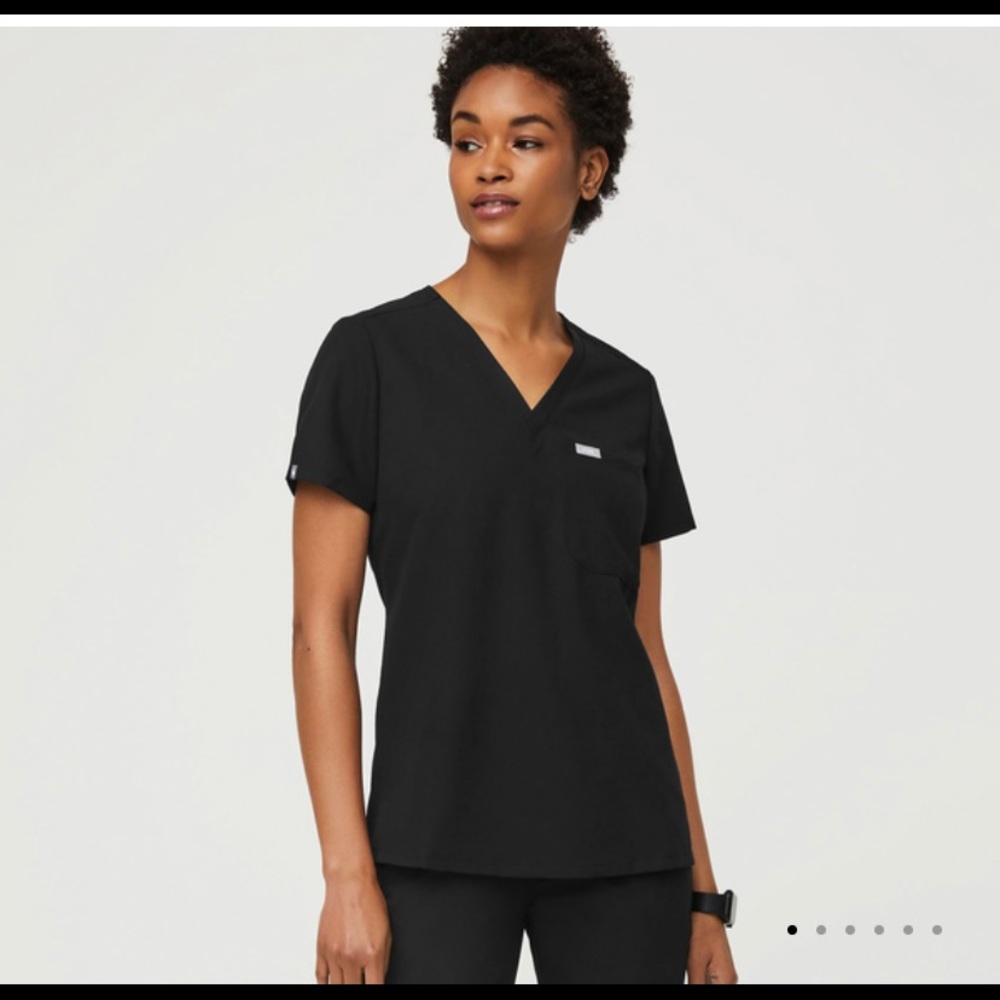 Figs Black Catarina™ One-Pocket Scrub Top